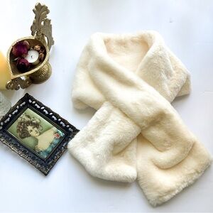 NWT Apparis Kai Pluche Faux Fur Pull-Through Scarf Shawl